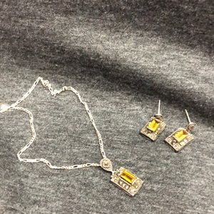 Set of earrings and necklace